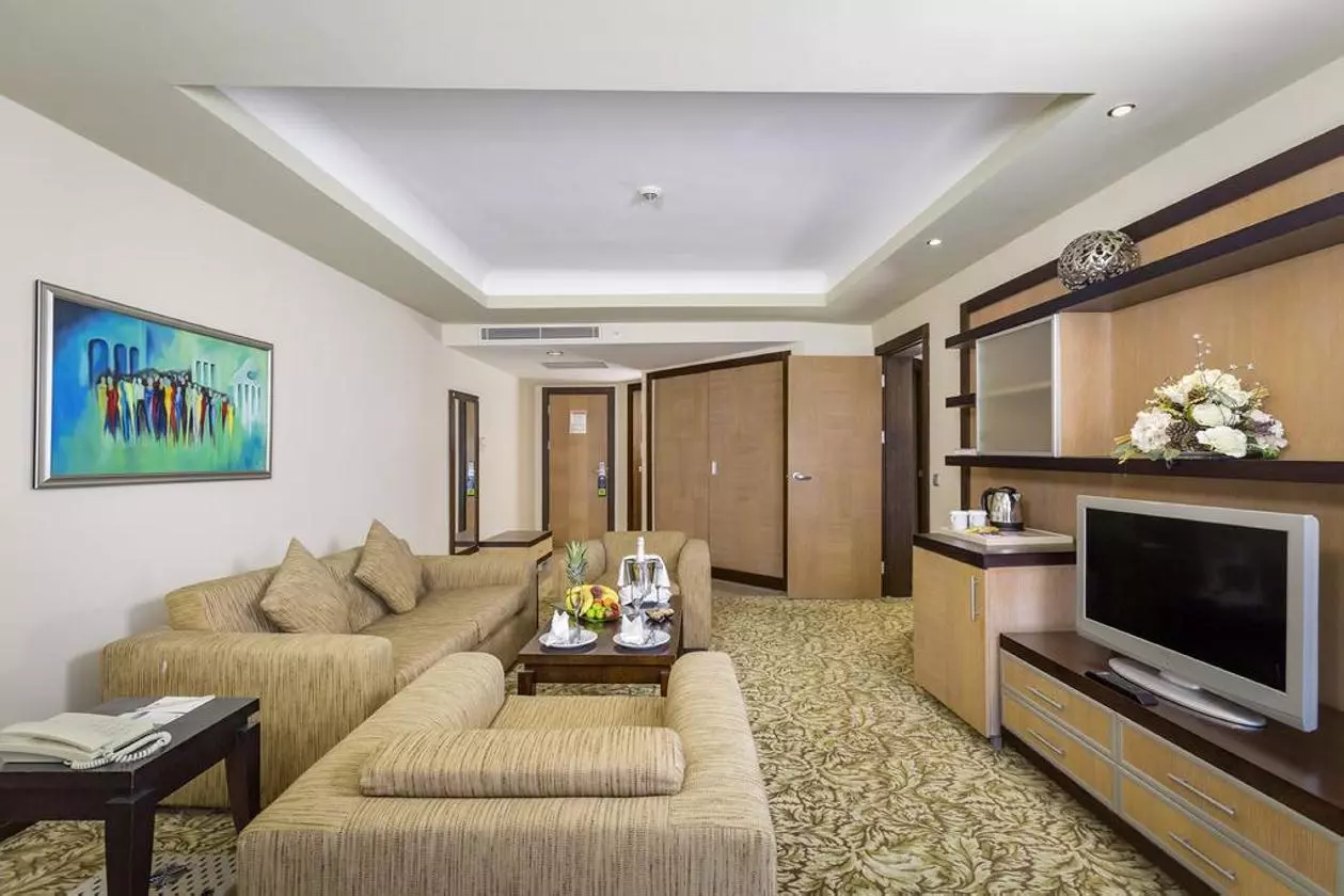 ROYALWING_SHABAVIZ (22).jpg